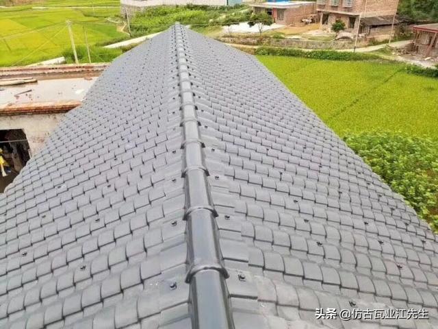 還在為舊房屋面翻新承重問題考慮嗎？樹脂小青瓦幫你解決承重